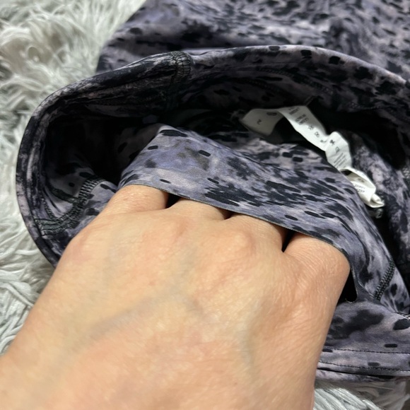 Lululemon leggings size 2 - Picture 4 of 7